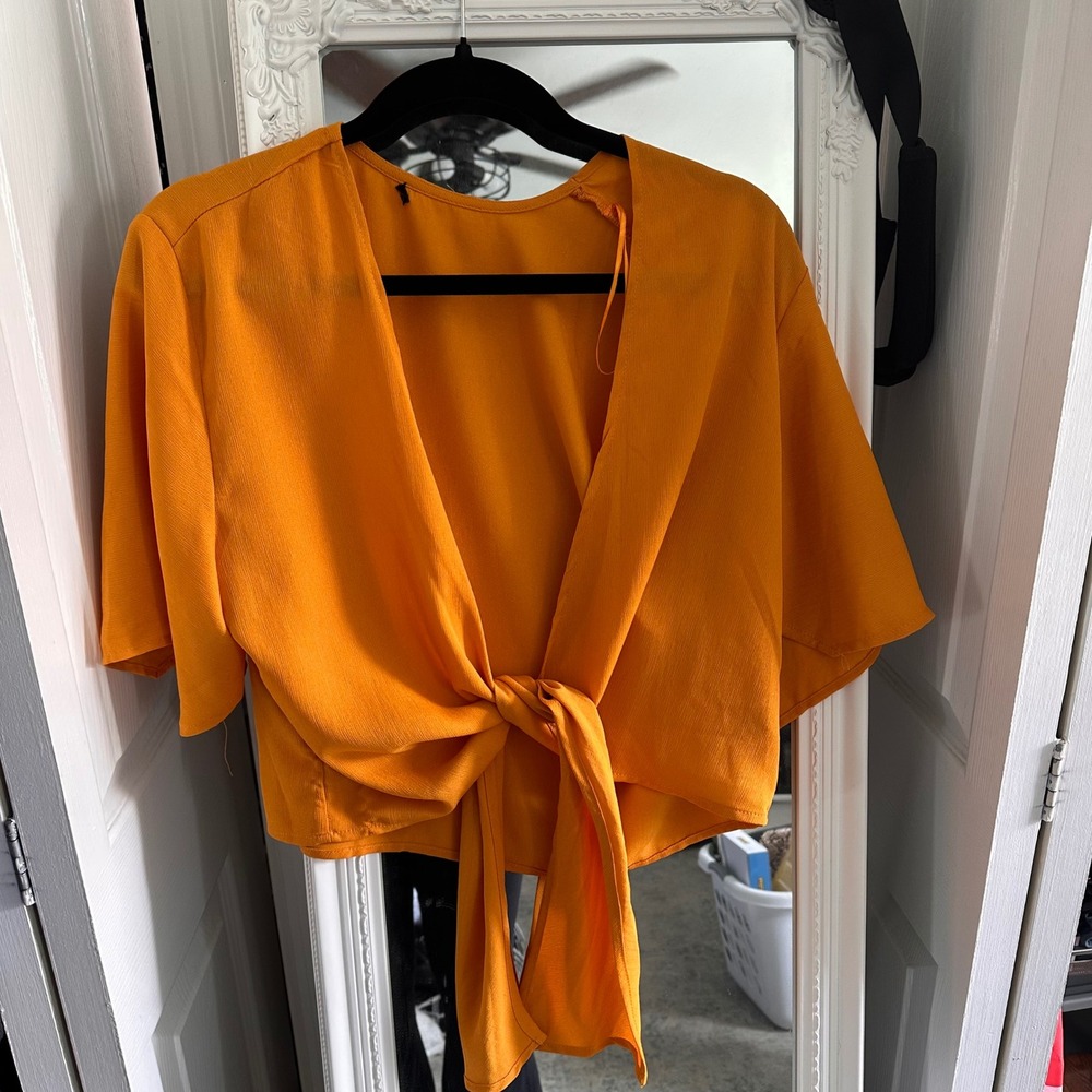 Say What? Tie Front Blouse Womens Medium Orange Yellow Short Sleeve Crop Top